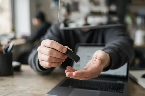 Competing Universal Package Formats Actively Hinder Linux Desktop Adoption